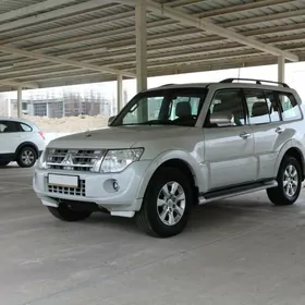 Mitsubishi Pajero 2013