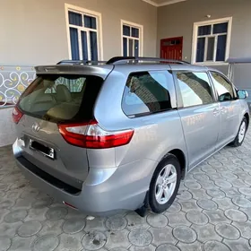 Toyota Sienna 2016