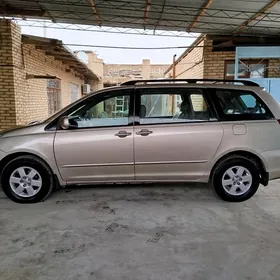 Toyota Sienna 2004