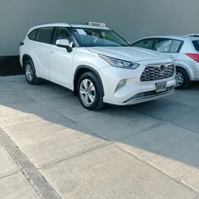 Toyota Highlander 2021