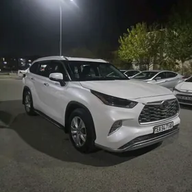 Toyota Highlander 2021