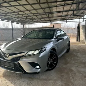 Toyota Camry 2018