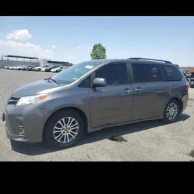 Toyota Sienna 2020