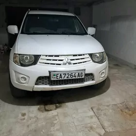 Mitsubishi L200 2010