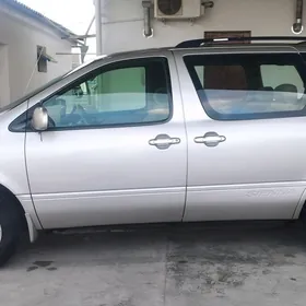 Toyota Sienna 2002