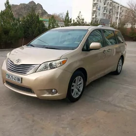 Toyota Sienna 2011