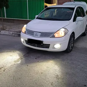 Nissan Versa 2011