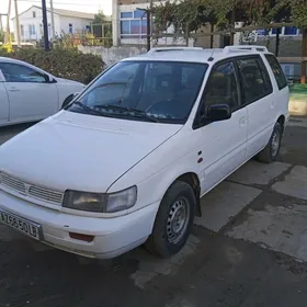 Mitsubishi Chariot 1995