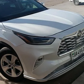 Toyota Highlander 2021