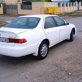 Toyota Camry 2001