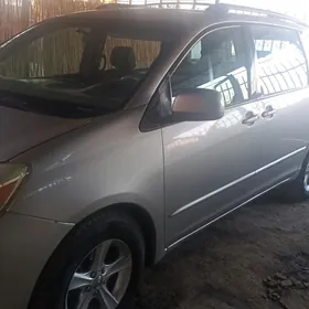 Toyota Sienna 2005