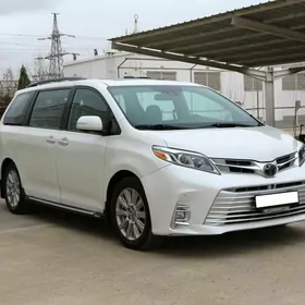 Toyota Sienna 2019