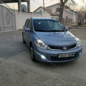 Nissan Versa 2011