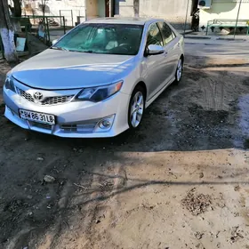 Toyota Camry 2014