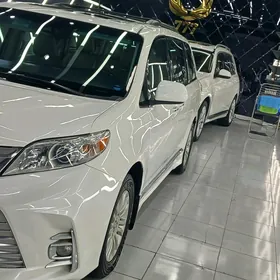 Toyota Sienna 2018