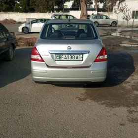 Nissan Versa 2011