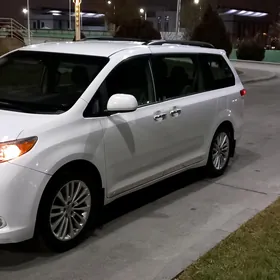 Toyota Sienna 2013