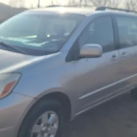 Toyota Sienna 2004