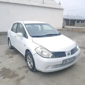 Nissan Tiida 2006