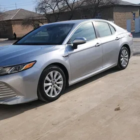 Toyota Camry 2018