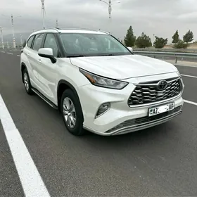 Toyota Highlander 2021