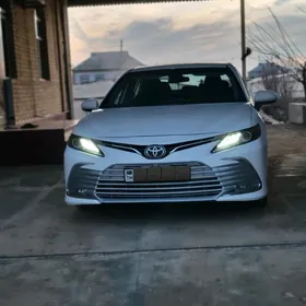 Toyota Camry 2021