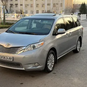 Toyota Sienna 2016