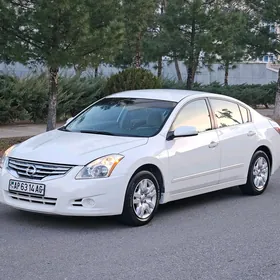 Nissan Altima 2012