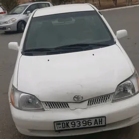 Toyota Echo 2000