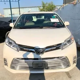 Toyota Sienna 2020