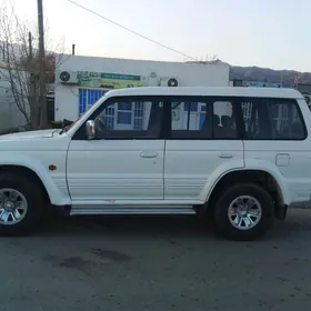 Mitsubishi Pajero 1992