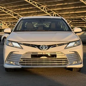 Toyota Camry 2021