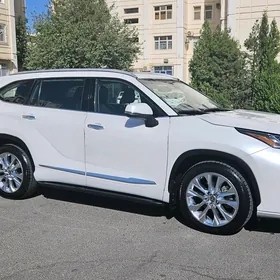 Toyota Highlander 2021