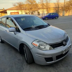 Nissan Versa 2012