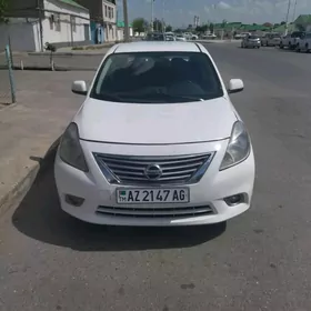 Nissan Versa 2012