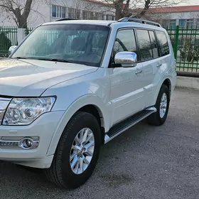 Mitsubishi Pajero 2015