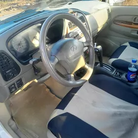 Infiniti QX4 1997