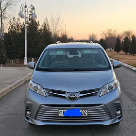 Toyota Sienna 2019