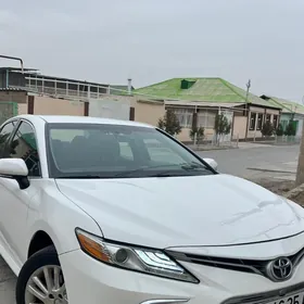 Toyota Camry 2018