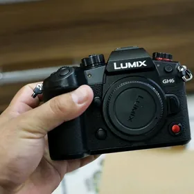 LUMIX GH6