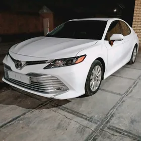 Toyota Camry 2018