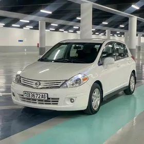 Nissan Versa 2011