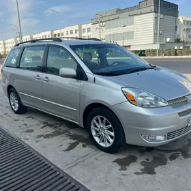 Toyota Sienna 2004