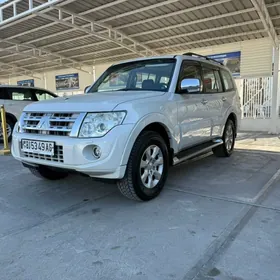 Mitsubishi Pajero 2013