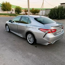 Toyota Camry 2019