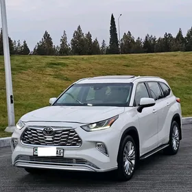 Toyota Highlander 2021