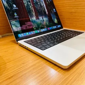 Macbook M3 Pro