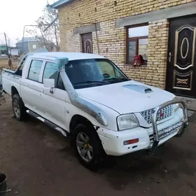 Mitsubishi L200 2002