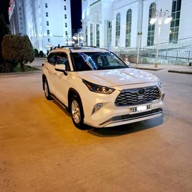 Toyota Highlander 2021