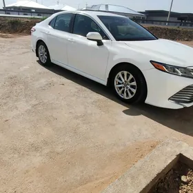 Toyota Camry 2018